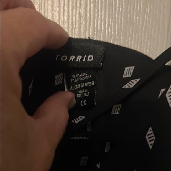 Torrid Black and White Flutter Sleeve Blouse - Picture 2 of 6